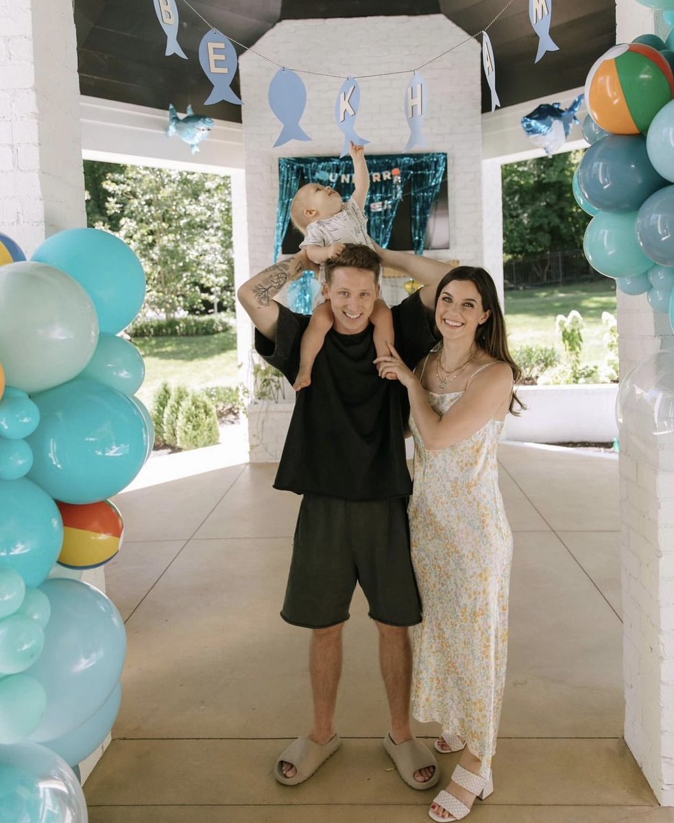 NFcommunityNF's tweet photo. happy father’s day @nfrealmusic 🤍🖤 https://t.co/ms1kU5Lu8l