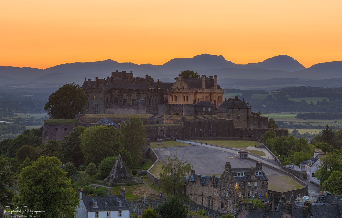Another sunset photograph at the castle :)

#Stirling #Scotland #TheKiltedPhoto #VisitScotland #StirlingCastle #stirlingiscalling #historicscotland #historicenvironmentscotland #castlesofscotland
