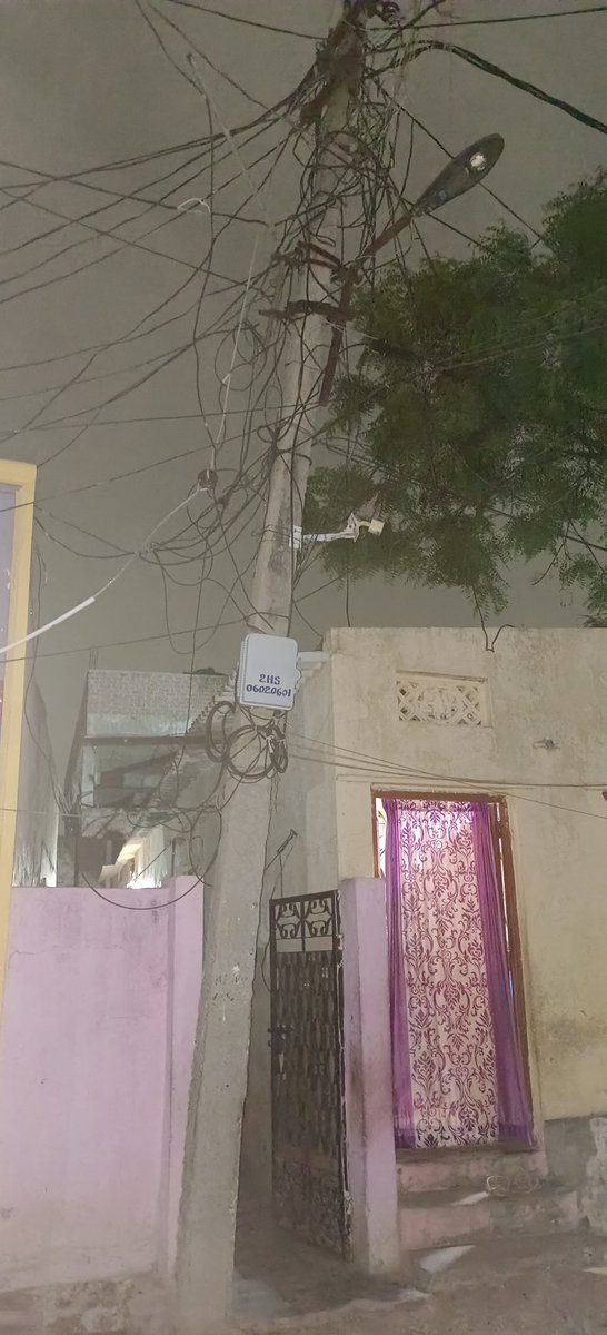 PashaMasthan's tweet photo. @TsspdclCorporat  
@GHMCOnline 
@jagadishvcorp 
@GandhiArekapudi in Sai Nagar Galli No 10 Electric pole falling down due to this children or ladies may get injured please repair as soon as possible https://t.co/nXexW4000i