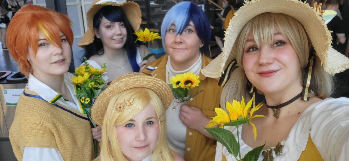 Ririacos's tweet photo. Hamsterigansterit: Summer edition! 🐹😎🌻 This time with unplanned full group! https://t.co/T5AUlFn1cr