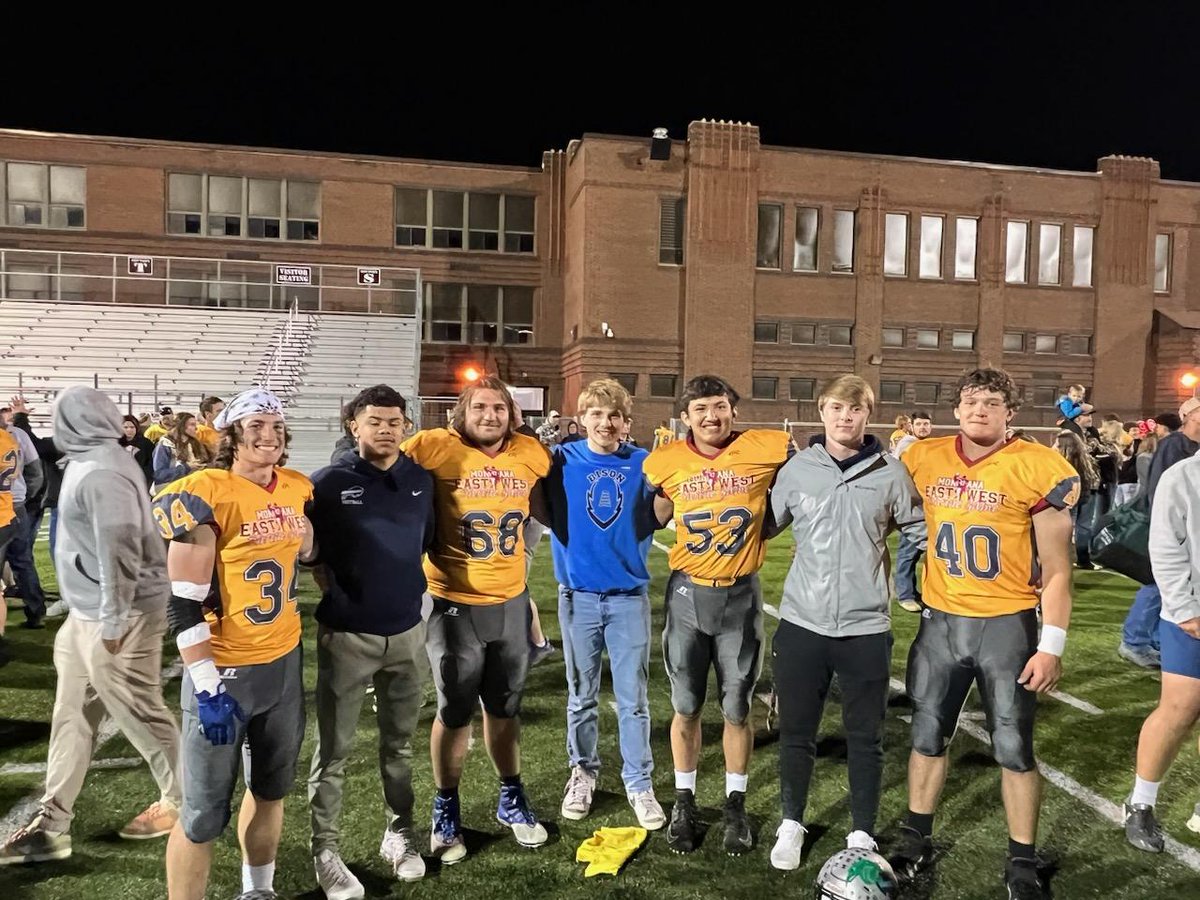 FallsBison's tweet image. A Football Family!! 🦬 🏈 Great Run @BrendanLockart @DevossWyatt @RafeLongin. Congratulations on Great Bison Careers.