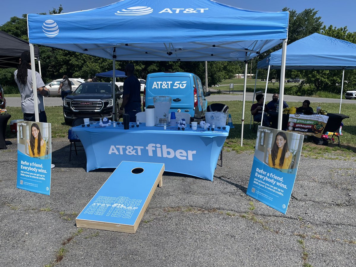 CoachAPacheco's tweet photo. Saturday Juneteenth event!!!! Spreading the word about fiber &amp; other promotions @DominiqeW @AndreBlevens @KAMOASMChris https://t.co/sl50DWVBFx