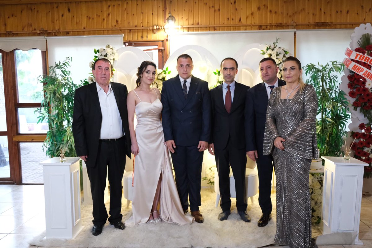 TurgayBastug's tweet photo. Yönetim Kurulu Üyemiz Sayın Süleyman Kandemir'in oğlu kıymetli kardeşim Ahmet ve Deren'in nişan yüzüklerini taktık. Cenab-ı Allah tamamına erdirsin. Ömür boyu huzurlu ve mutlu bir yuva kurmalarını nasip etsin. https://t.co/1iPHkSQnBb