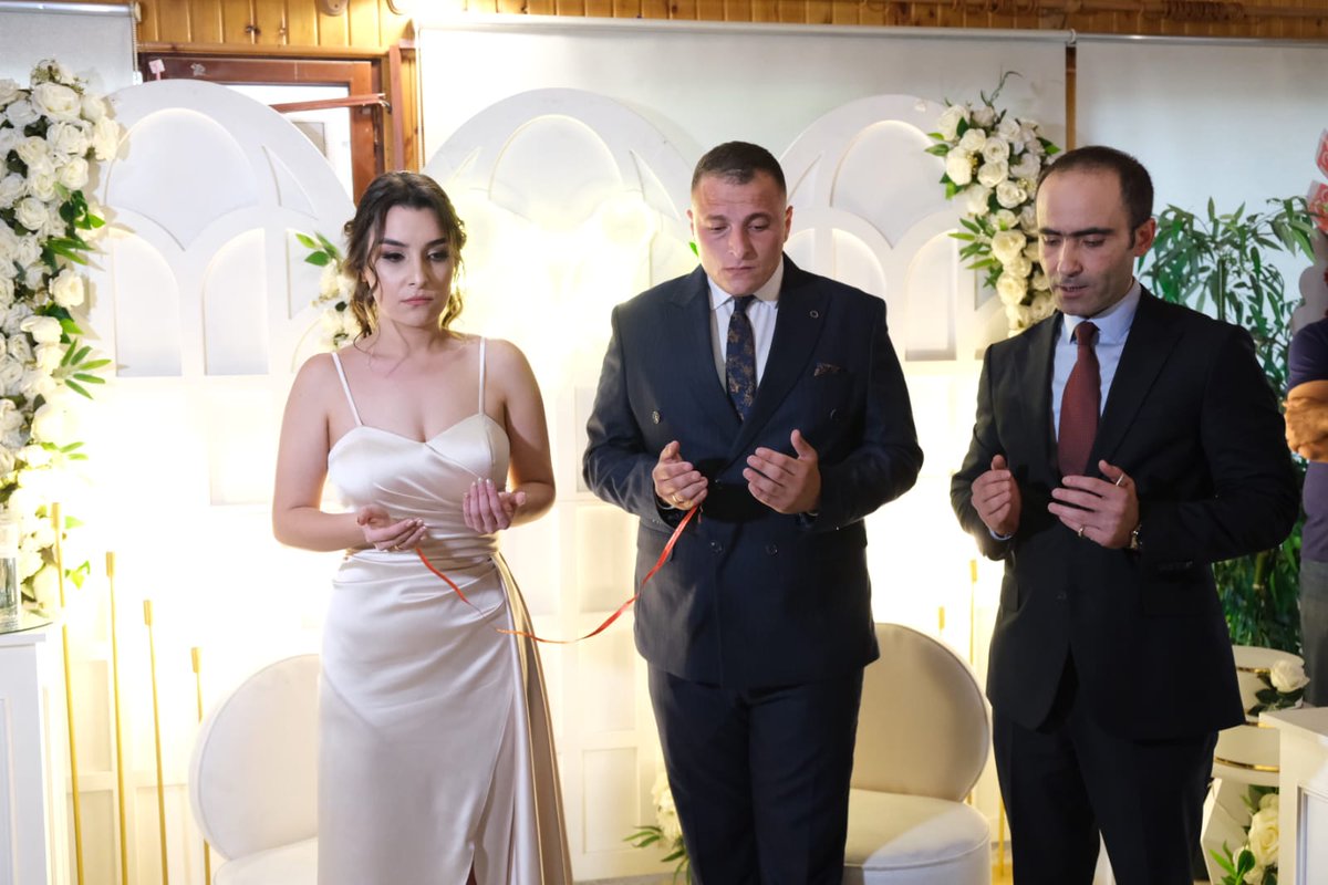 TurgayBastug's tweet photo. Yönetim Kurulu Üyemiz Sayın Süleyman Kandemir'in oğlu kıymetli kardeşim Ahmet ve Deren'in nişan yüzüklerini taktık. Cenab-ı Allah tamamına erdirsin. Ömür boyu huzurlu ve mutlu bir yuva kurmalarını nasip etsin. https://t.co/1iPHkSQnBb