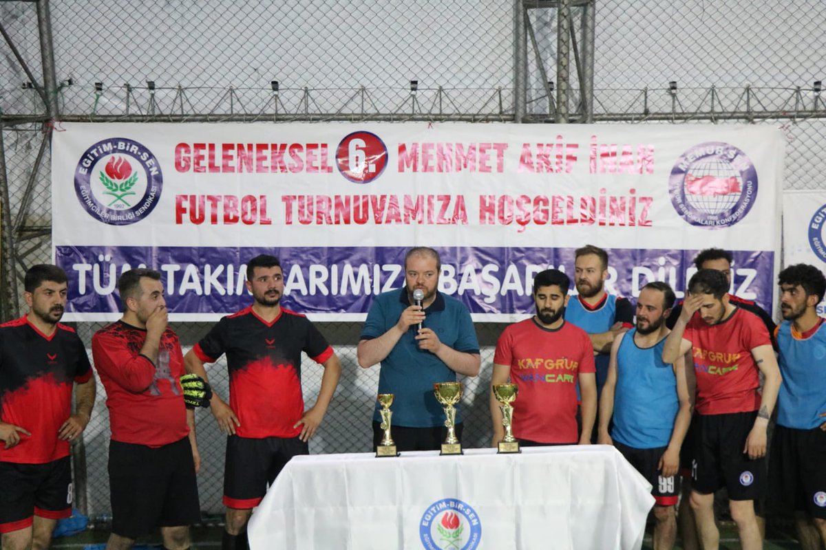 ebsvan1's tweet photo. Geleneksel  6.Mehmet Akif İnan Futbol Turnuvasının Gösteri maçı,üçüncülük ve Final maçları oynanarak Ödül Töreni gerçekleştirildi.Turnuvamıza katılan tüm takımlara teşekkür ederiz.Şampiyon olan YYÜ Genel Sekterlik takımını kutluyoruz. @_aliyalcin_ @mehmet_uca https://t.co/HhZqeMTmJd