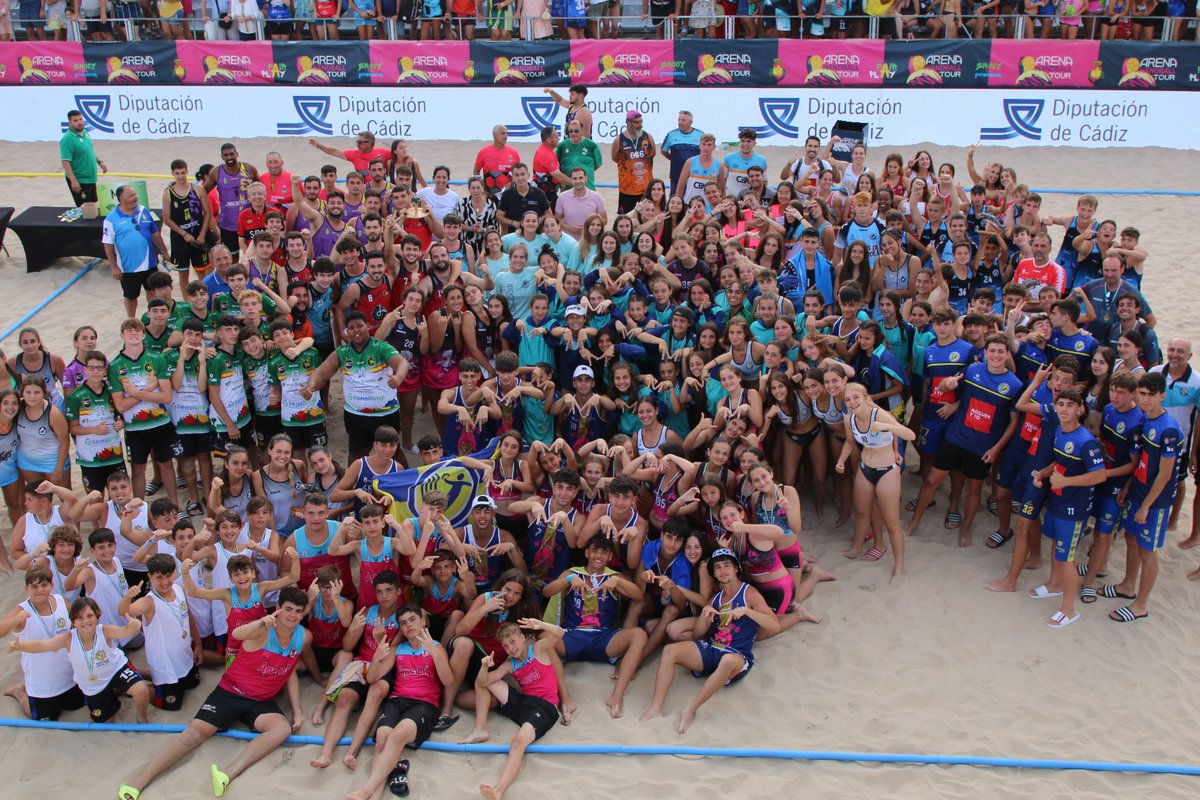 Esta es la fotografía de una gran parte de la FAMILIA que se entrega día tras día a su deporte. 

Felicidades <a href="/cdrmojama/">CD RECORTES DE MOJAMA</a> por un Torneo espectacular, a las administraciones y patrocinadores que lo han hecho posible. 

<a href="/DeporteAND/">Andalucía es Deporte</a> 
<a href="/diputacioncadiz/">Diputación de Cádiz</a> 
<a href="/Ayto_Barbate/">Ayuntamiento Barbate</a>