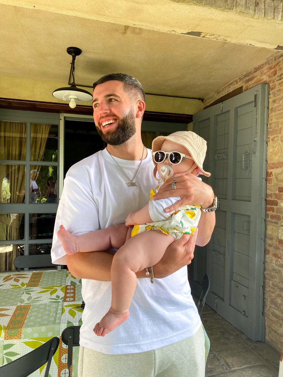 ZerkaaHD's tweet photo. On uncle duty with Olive! 🫒 https://t.co/xQ6nToL01i