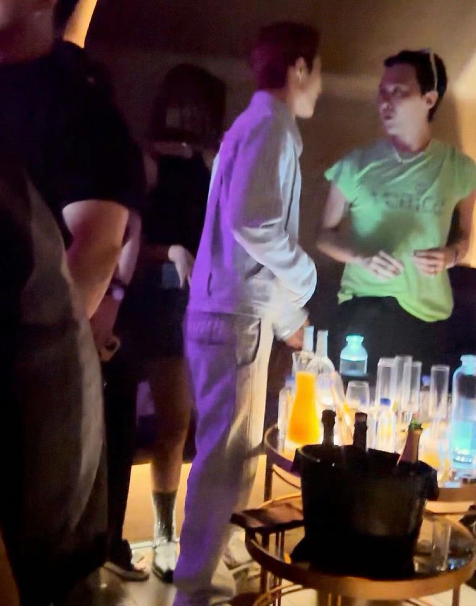 B.I with G-DRAGON at Bruno Mars’s after party.
#BI #비아이 #HANBIN @shxx131bi131