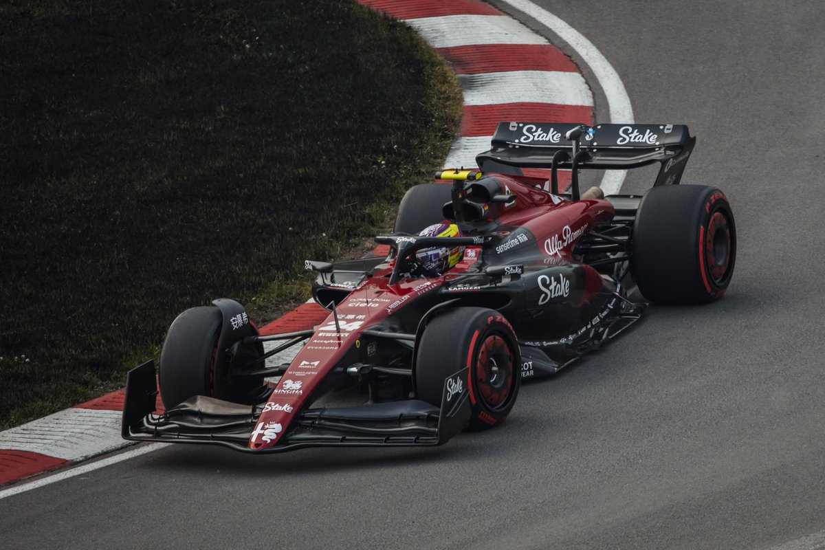 A second stop for @ZhouGuanyu24: back out on another set of Hard @pirellisport tyres and immediately gains two places after @nyckdevries & @KevinMagnussen head for the run-off at Turn 3.

#F1 #CanadianGP