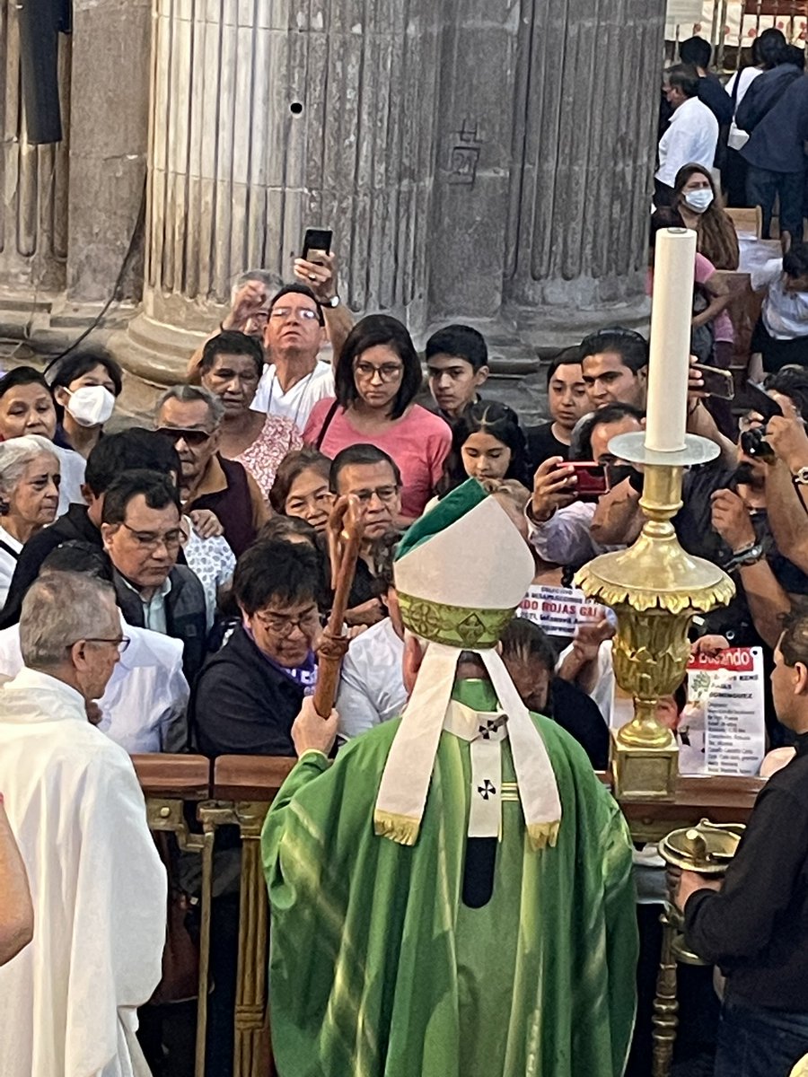 Esta mañana durante la Santa Misa en la Catedral Mons. Victor Sánchez a la intención de oración de la <a href="/IglesiaMexico/">CEM</a> para pedir por todas la personas desaparecidas y por sus familias, participó el colectivo “La voz de los desaparecidos en Puebla”.