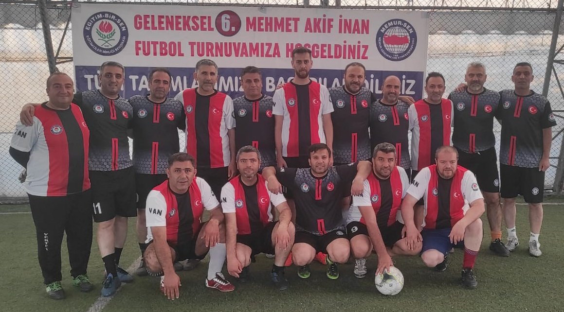 Furkankzltas01's tweet photo. Bir turnuvanın daha sonuna geldik.Bu turnuvayı organize eden #EBS yönetimimize ve katılan takimlara teşekkür ediyorum. Güzel maçlar çıktı. Her şeyden önemlisi dostluklarimiz pekişti, gönüllerimiz kaynaştı ve muhabbetle turnuvayı bitirdik. https://t.co/9j9BHOcZxs