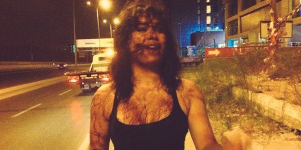 aratbaris_'s tweet photo. Zirve Soylu nasıl öldü?

Trans kadın #ZirveSoylu evinden kovuldu; fuhuş çetesinin eline düştü. Sokakta defalarca dövüldü. Pitbulla parçalattılar. Dişleri kırıldı, ayağı sakatlandı. Mahkeme canilere iyi hal indirimi sağladı. Hayatta her yol tıkandı, o da hayatına son verdi. 👇 https://t.co/ZhMdDiYALY