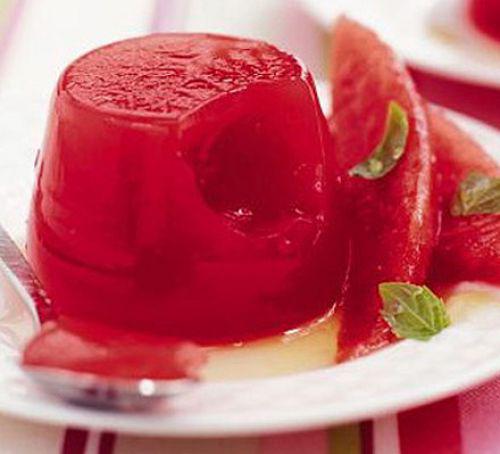 InSeasonRecipes's tweet photo. Watermelon cooler: A simple fruity jelly that makes a gorgeous and bright red pud for dinner parties, or children's parties #freezable #seasonal #recipe https://t.co/kcsqfBRfTi https://t.co/fPB9FKOKqN