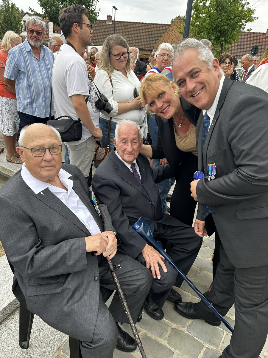 MadyDorchies's tweet photo. #appeldu18juin #cuincy cérémonie et inauguration de la stèle #deGaulle .Deux générations de porte drapeaux et un ambassadeur de la #mémoire comme Jacques Desbonnet pour rendre hommage au général #DeGaulle
#Noublionsjamais #DevoirdeMémoire
@hautsdefrance #résistance https://t.co/VRCLjnx9W4