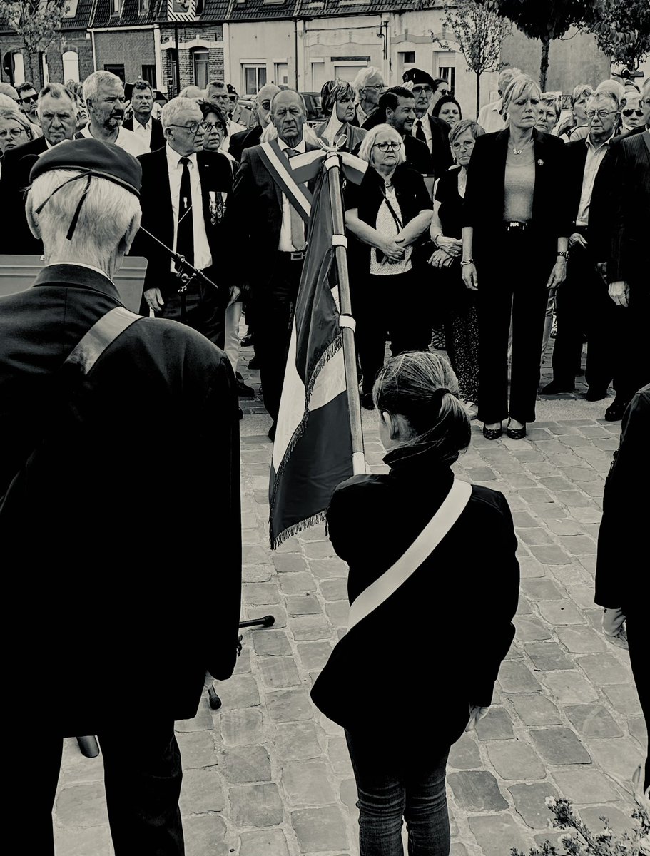 MadyDorchies's tweet photo. #appeldu18juin #cuincy cérémonie et inauguration de la stèle #deGaulle .Deux générations de porte drapeaux et un ambassadeur de la #mémoire comme Jacques Desbonnet pour rendre hommage au général #DeGaulle
#Noublionsjamais #DevoirdeMémoire
@hautsdefrance #résistance https://t.co/VRCLjnx9W4
