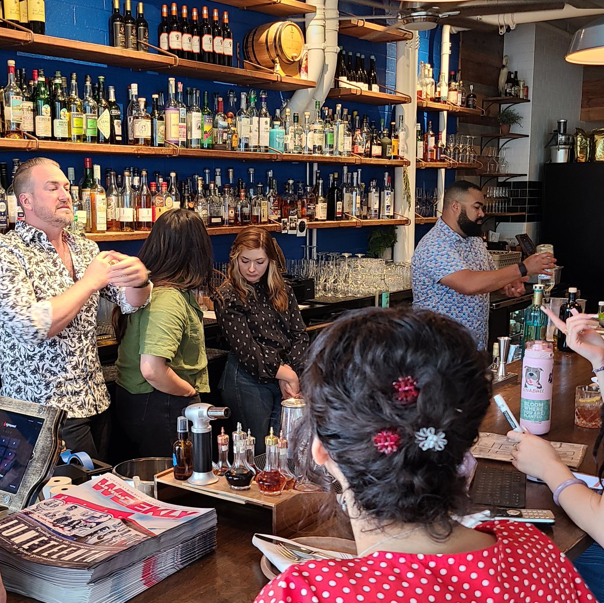 LvEsthers's tweet photo. Keith teaching the team our secret hand signals.
Just kidding, we have no secrets!
#team #preshift #estherskitchen #lasvegas #artsdistrict #lvlocals #bestoflasvegas #italian https://t.co/NuYhdndxzk