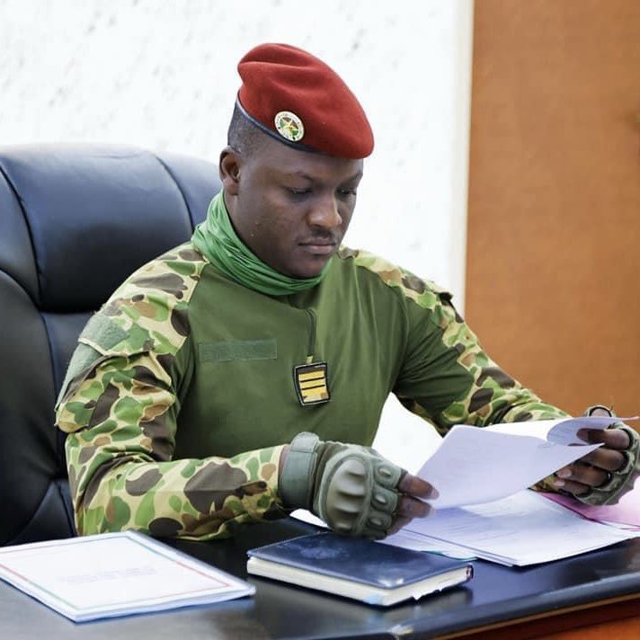 📍#Burkina | Burkina demande à l'ONU de retirer ses troupes de la @UN_MINUSMA du 🇲🇱

Le gouvernement du #Burkina prend acte de la demande de #retrait immédiat de la #MINUSMA par le gouvernement #malien et salue cette décision courageuse. 
Le Burkina encourage le #Mali dans sa…