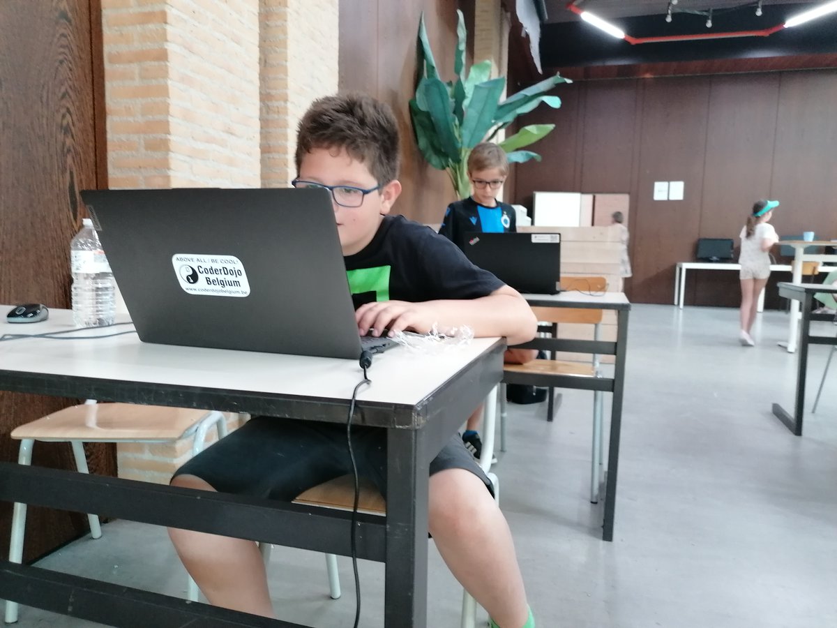 CDJTorhout's tweet photo. De laatste keer CoderDojo Belgium 10 jaar vieren, toch de laatste keer van dit seizoen! Gelukkig doen we ook volgend seizoen verder zodat we nog wat verder kunnen vieren😃!  #10ycdjbe #lego #LegoSpikePrime #python #3d #torhout #drone #lasercutting #microbit https://t.co/IlwQ1fs1g8
