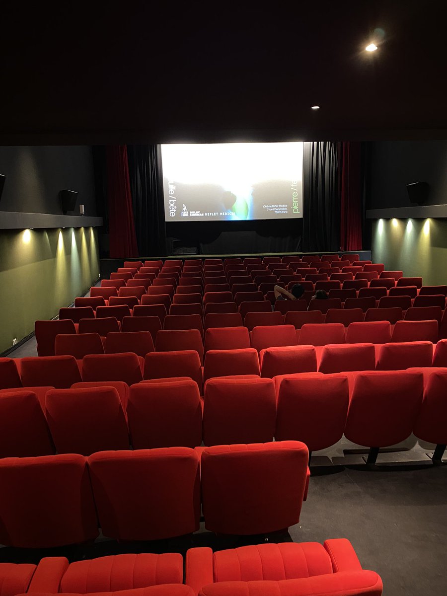 The ultimate challenge: guess the co2 levels of an almost empty movie theater. The theater was empty for at least 30 minutes. Me and two people arrived and 5 minutes later I took the pic. #CovidIsNotOver #CovidIsAirborne #MaskUp #CovidCO2 #Aranet4 #BalanceTonCo2