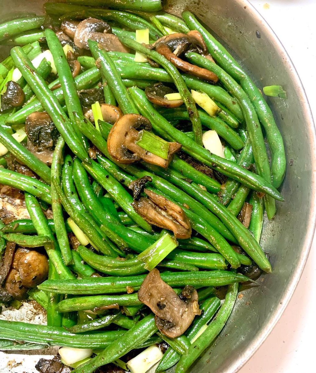 SikNik13's tweet image. Green Beans with Mushrooms! Watch the #cookingtutorial below! Meow! #mysticmeals #FathersDay2023 #sidedishes #vegetarian ✨🖤🔮😻
youtu.be/-X5aAKe0nVo