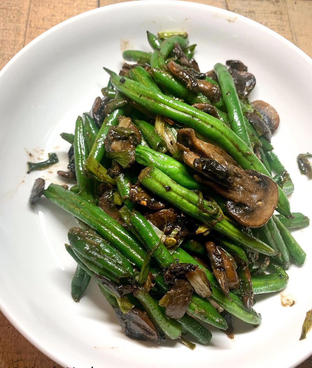 SikNik13's tweet image. Green Beans with Mushrooms! Watch the #cookingtutorial below! Meow! #mysticmeals #FathersDay2023 #sidedishes #vegetarian ✨🖤🔮😻
youtu.be/-X5aAKe0nVo