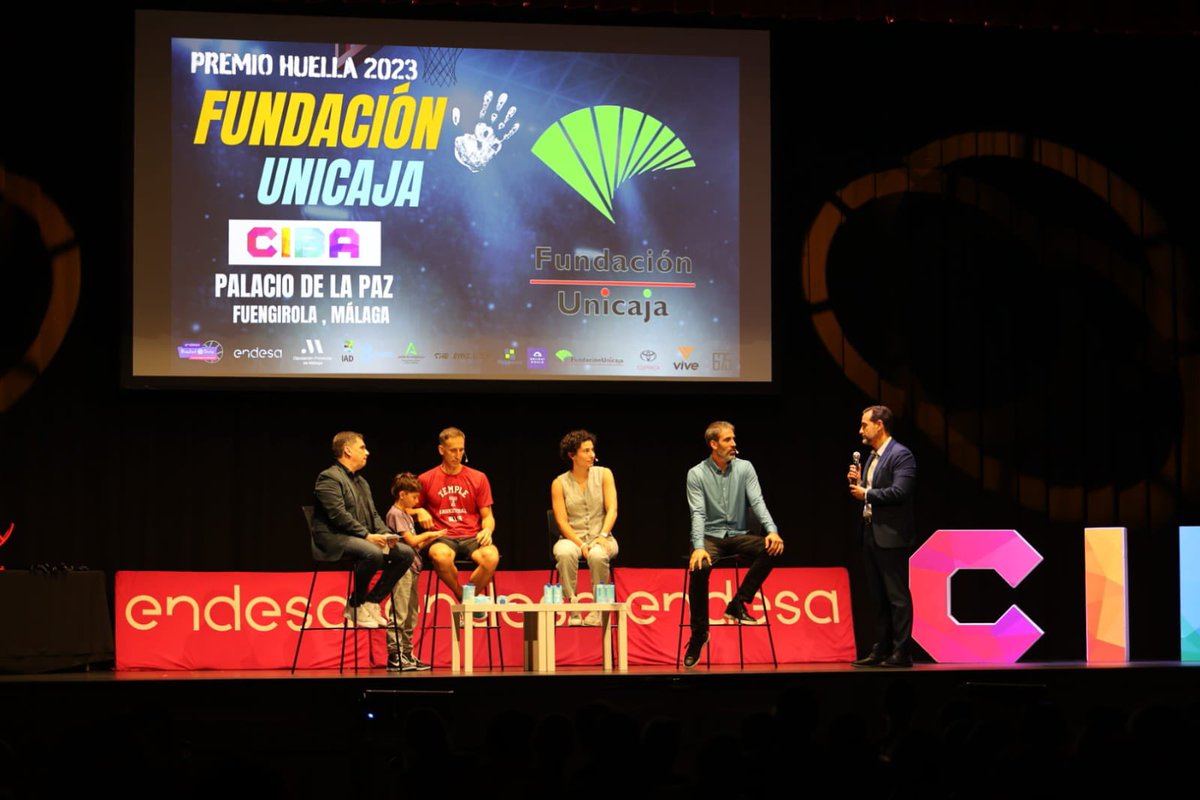 CIBAMalaga's tweet photo. 👣 Tercer PREMIO HUELLA 2023 para @FundUnicaja , por su apoyo al deporte, por su trayectoria y por su labor social.
#CIBAMalaga #CIBAForum #CIBA https://t.co/iWTDQHQuBM