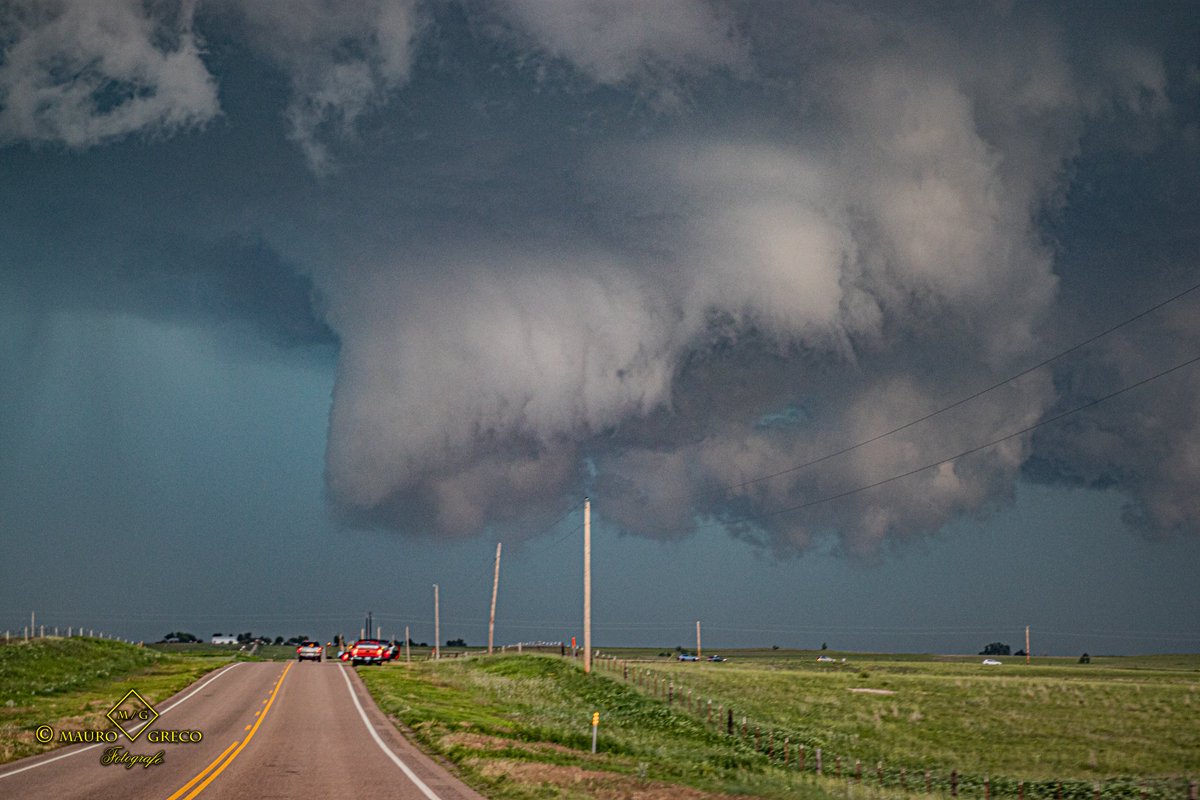 Stormchaserit's tweet photo. June 17 2023 Tornado warned supercell from Adams to Laverne Oklahoma
#rotatingwallcloud #tornadotour #storm #stormchaser #stormchasers #thunderstorm #cacciatoriditornado #wallcloud #supercell #clouds #earthescope #inflowtail #severethunderstorm #temporale #maltempo #meteoscatto #meteoestremo #okwx