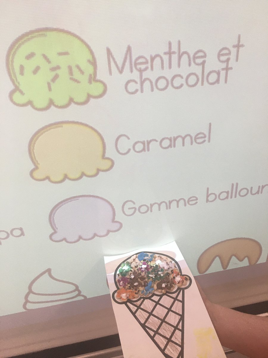 Bienvenue au bar latier! Students had lots of fun decorating their ice cream cones, and discussing their favourite flavours🍦