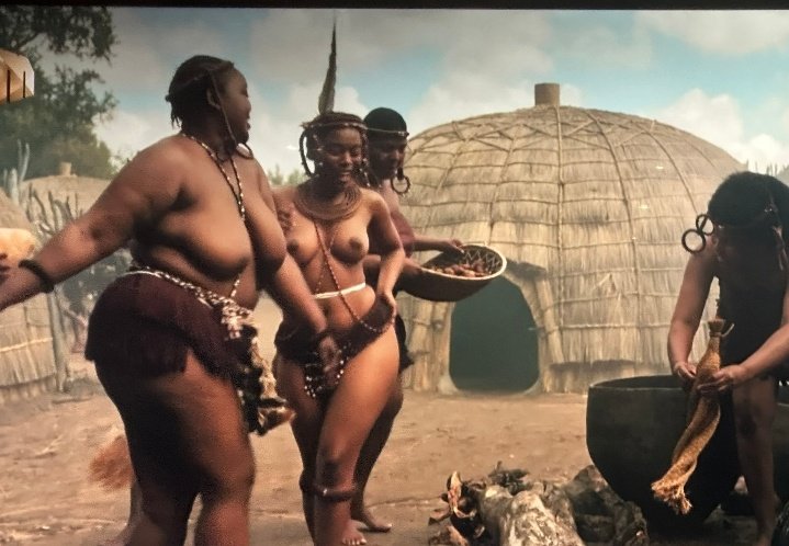 #ShakaiLembe I'm sorry to be off topic but I just remembered how my girl Khosi TWALA BBTitans winner  got dragged for leaving her breasts out like this😭mind you in our Zulu culture it's normal to be like this okay!!
GHANA WELCOMES KHOSI TWALA
#BBTitans #KhosiTwala