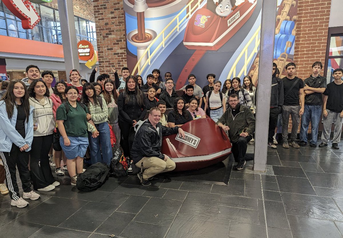 DonBoscoCR's tweet photo. Our students had a blast at their end of year field trip! 

#dbcr #donboscoCR https://t.co/xZO9vGwP4p