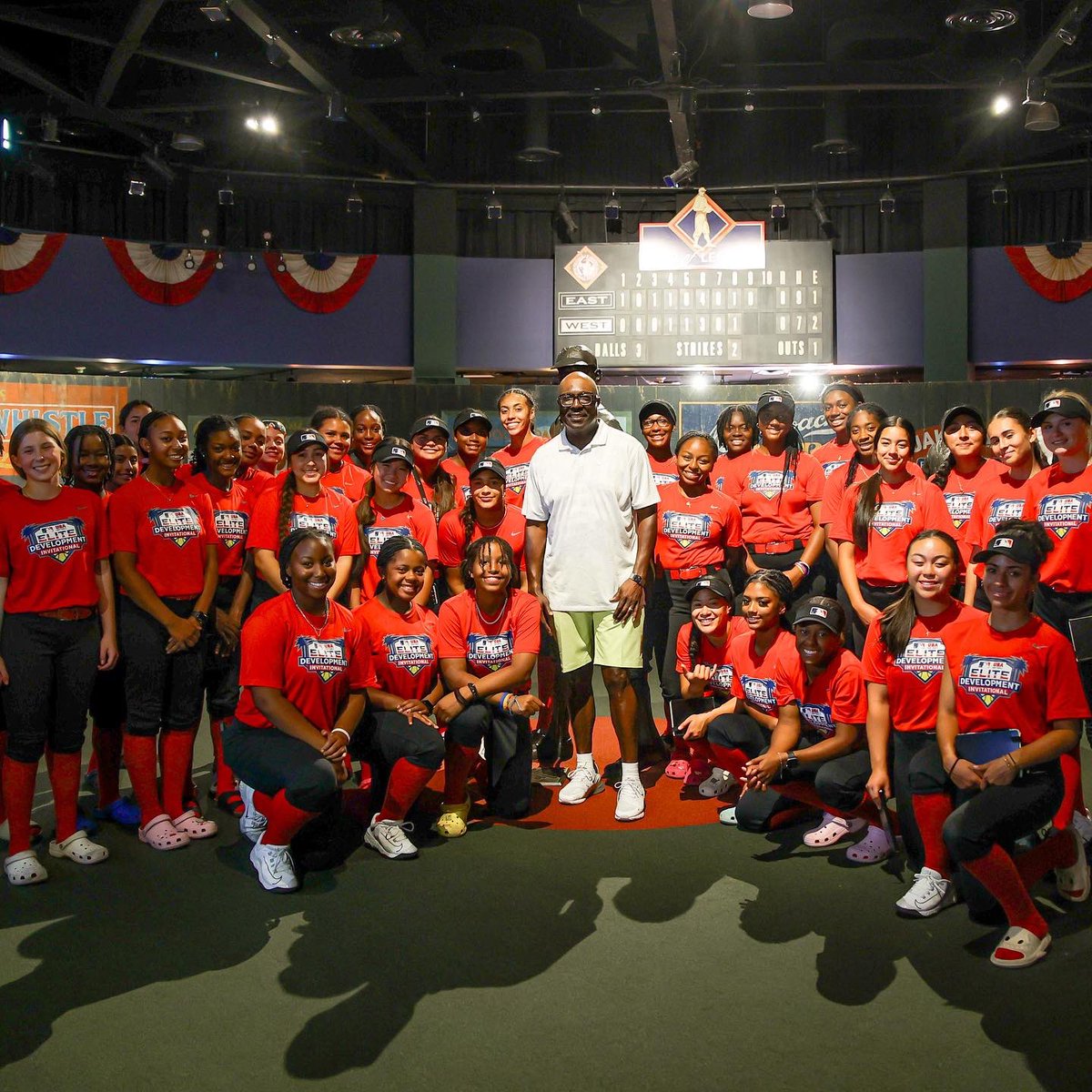 Softball EDI was greeted by a very special guest in Kansas City. Thank you to <a href="/nlbmprez/">Bob Kendrick</a> for welcoming us &amp; sharing the history and culture of the <a href="/NLBMuseumKC/">Negro Leagues Baseball Museum</a> ♥️⚾️