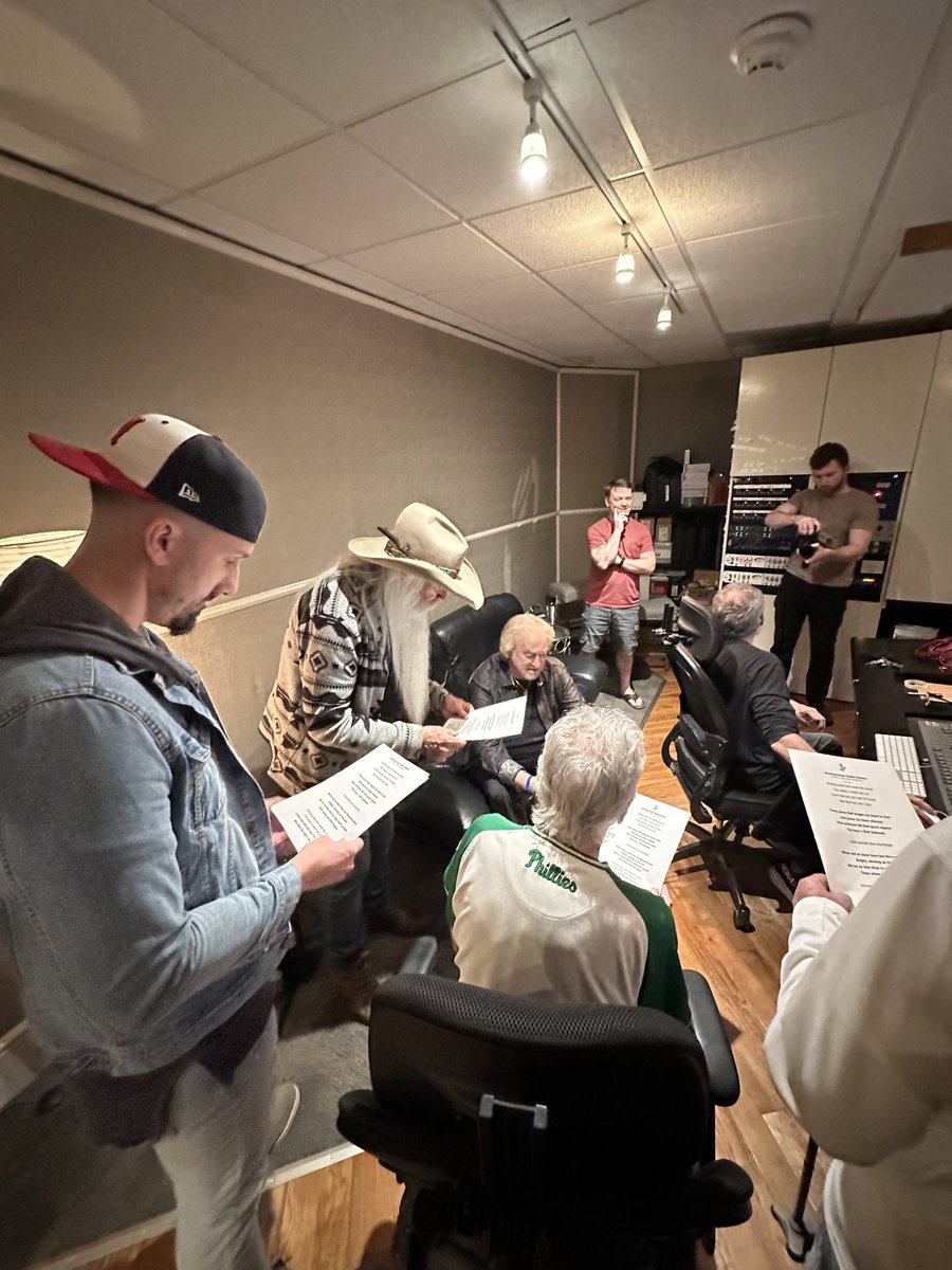 JDSHELBURNE's tweet photo. I still can’t believe I got the opportunity to perform with the @oakridgeboys on my new album! I am so thrilled for my fans to hear this first on July 14th before my album releases. Forever grateful to record with the @countrymusichof and @opry members. https://t.co/ogxBKCQUME