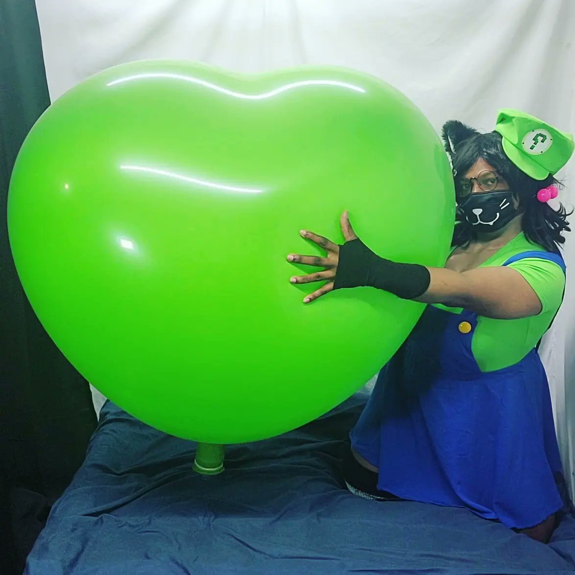 KikyuuTheNeko's tweet photo. New KIKYUU LUIGI COSPLAY 
starting off with the big 60" heart balloon from uklooners 

.
#Balloon #balloonhug 
#balloonhumping #looner #balloonfetish🎈 #balloonfetish #femboylooner #femboy #sissy #loonerfetish #heartballoon #bigballoon #hugeballoon #cosplay #luigicosplay https://t.co/ORHwCH0DaN