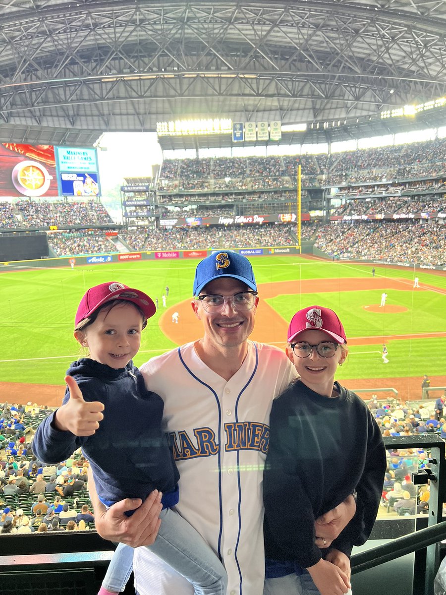 mmsullivan3's tweet photo. Father’s Day at the ballpark! #WHEREiROOT @Mariners https://t.co/Ew1I91AHJr