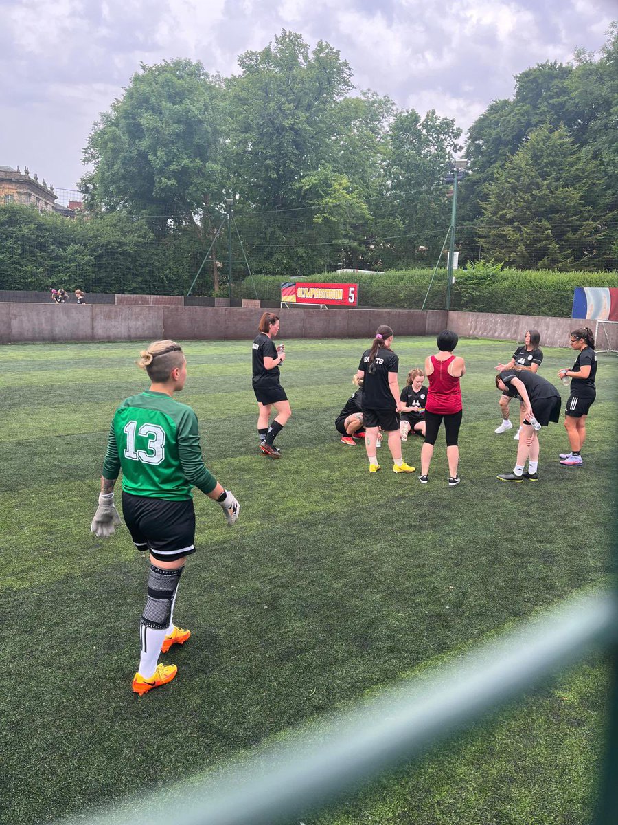 Glasgow Saints women took the win 12-5 yesterday against Spicy Goals in the 5s league. An amazing result and fantastic team effort from all the players. Thanks for a great game Spicy Goals! 

They go again on Tuesday against BSC 💪🏼