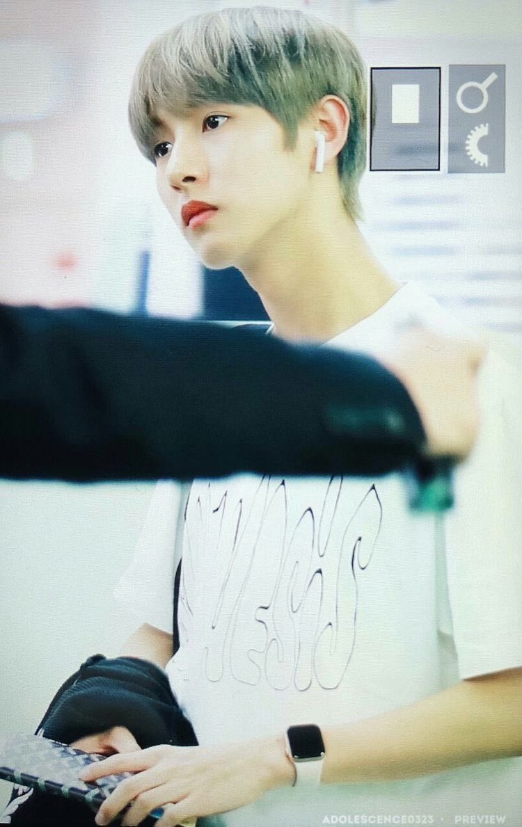 S2ize___10's tweet photo. 언젠간 해야 할 말이라는 걸 자기도 그동안 느끼고 있었으니까. 동엯이, 자기도 놀랐지만 물론 읹준이가 제일 놀랐을 거야. 정말 예상하지도 못해본 동엯이 말에 가만히 넋 놓고 동엯이 보고 있어. 동엯이 말의 의미를 자각하기 까지 한참이 걸렸지. 

- ...야 너... 너 지금 뭐라고... https://t.co/0DuChPmAOb