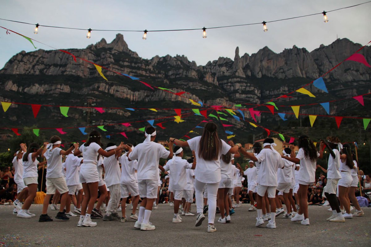 L’alumnat de #ciclesuperior finalitza el festival de fi de curs 2023 ballant la sardana <a href="/thetyets/">The Tyets ☕️ CAFÈ PELS MÉS CAFETEROS</a> 
#sardana #thetyets #fedacmonistrol #monistroldemontserrat #festival