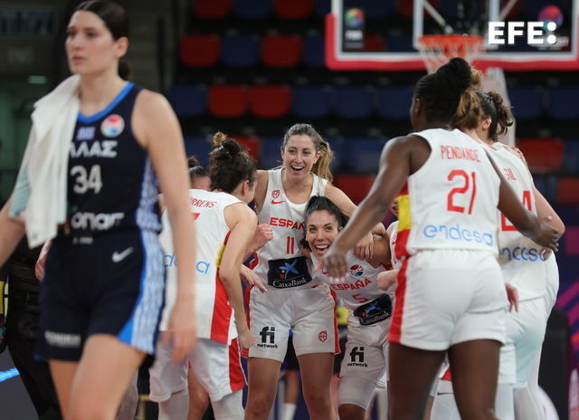 EFEdeportes's tweet photo. 🚨🏀 76-60. Queralt Casas (16 puntos) somete a Grecia y España avanza directa a cuartos de final.
#EuroBasketWomen2023 | #EFfem https://t.co/LFURv5aONh