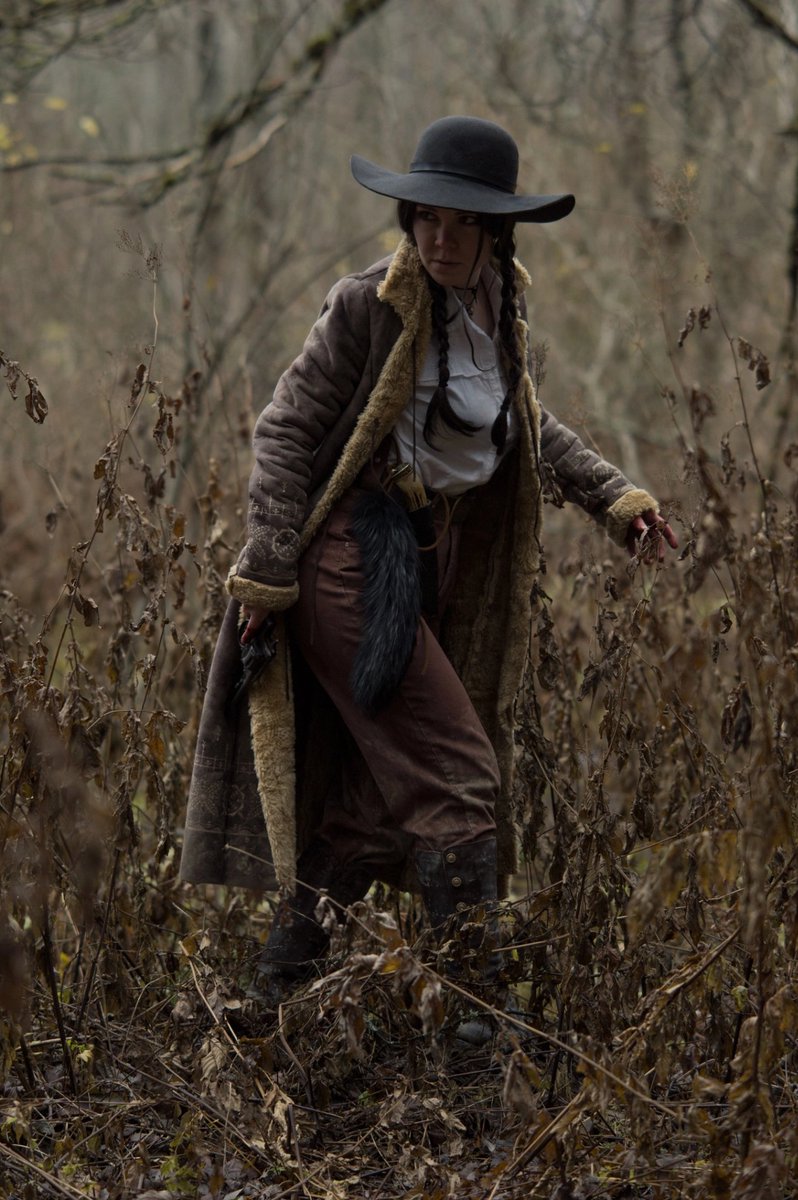 Постою вместе со всеми в своем небелом пальто за 170 рублей и сапогами за 270 🌞