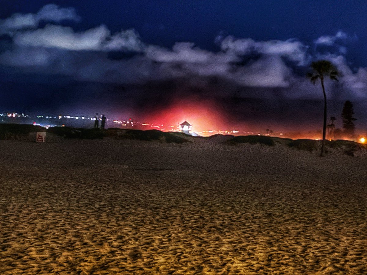 Sundays are always for chasing sunsets…or other illuminating colorful glows in the sky when we have no idea what they are (do you know?) #sundaysunsets #SanDiego #Coronado