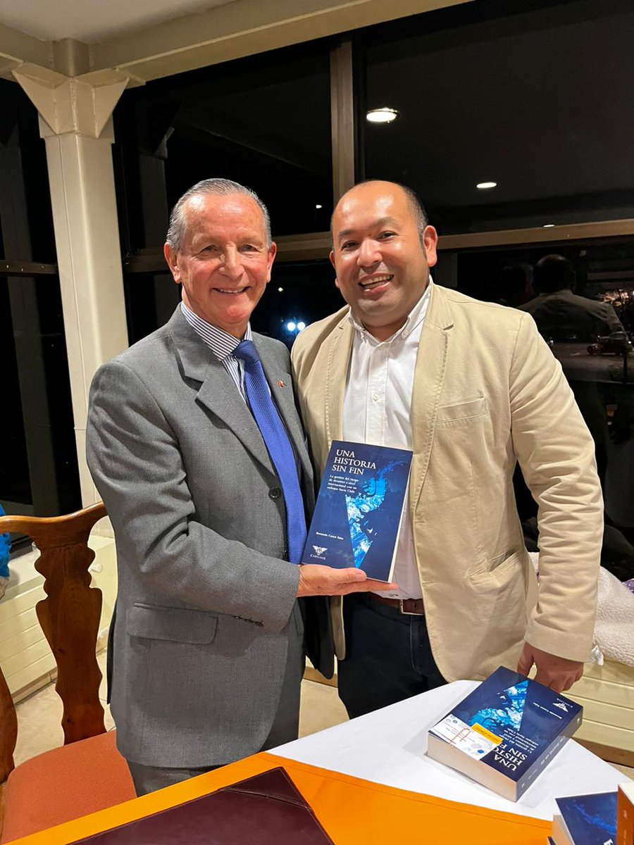 ColGIIRD's tweet photo. En representación del ColGIIRD, nuestro Socio Fundador Cristian Ramirez Sepúlveda, participó en el lanzamiento del Libro "Una historia sin fin. La gestión del riesgo de desastres a nivel internacional con un enfoque hacia Chile", una obra del Profesor Bernardo Castro Salas. https://t.co/kQu6bu3cTt