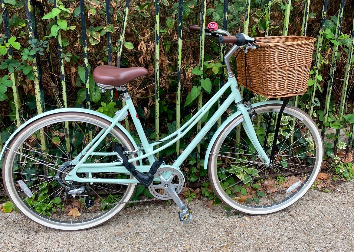 DublinCityMum's tweet photo. @StolenBikes_UK My @Electra_Bicycle was stolen from the #BroadwayMarket entrance to London Fields E8 today at 2pm. Has anyone seen this please? 🙏🏻🚴🏻‍♀️#stolenbikes #london #hackey #bike #londonfields #stolenbike https://t.co/lzMZJUNlXf