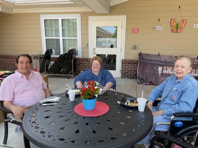 Willows_Howell's tweet photo. Residents and families enjoyed the weather and food at our annual Father's Day BBQ 
🍔 🍻 

#trilogyliving https://t.co/zsQle3XGA0