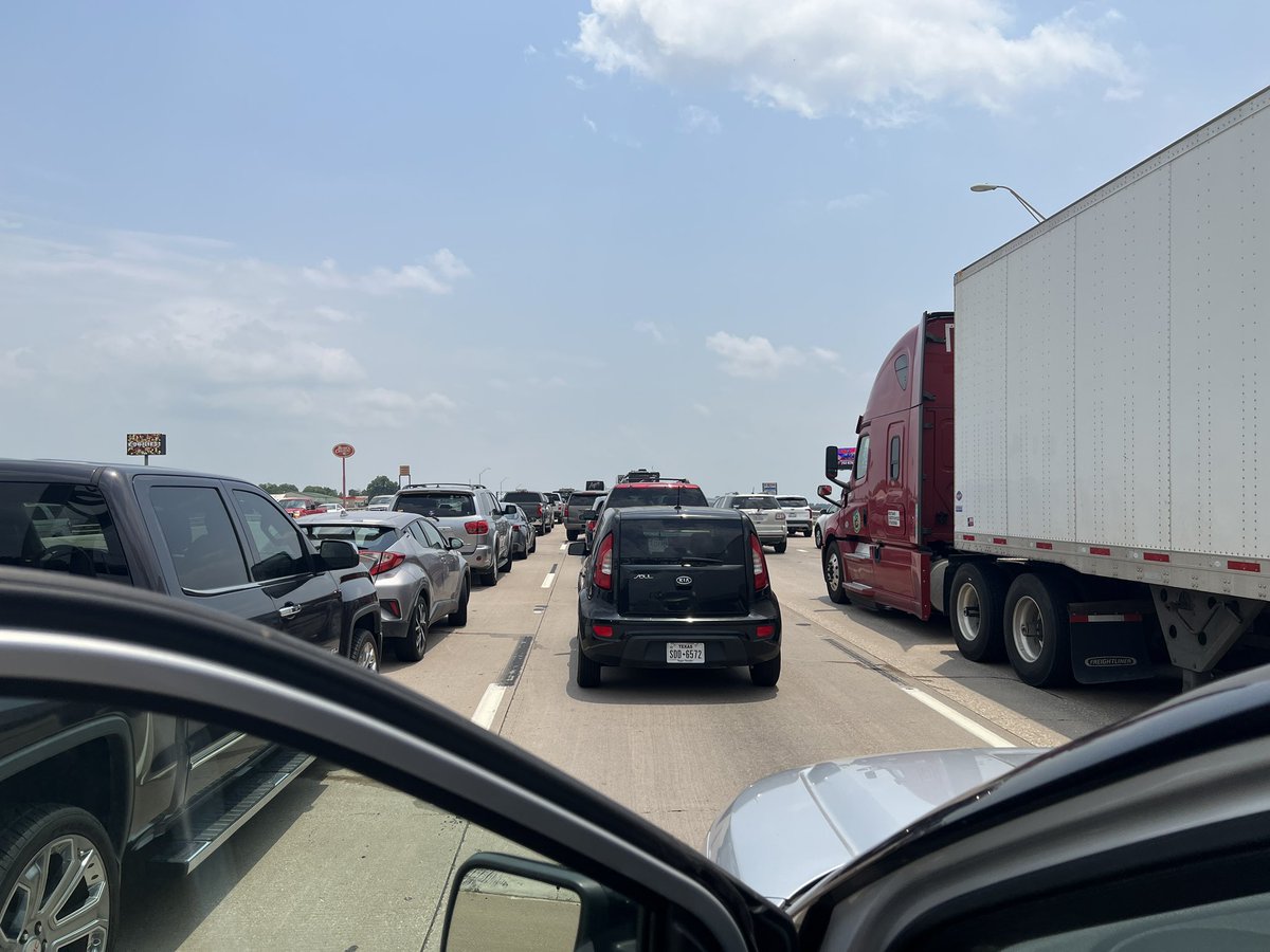 GrillMaster5's tweet photo. @EvilMopacATX my view 2hrs ago on I-35 at West and my view now. Jealous? https://t.co/p77X53dtqy
