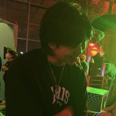 _koohbear's tweet photo. the genre is joon at parties ruining my life https://t.co/cjahIQBE0Z