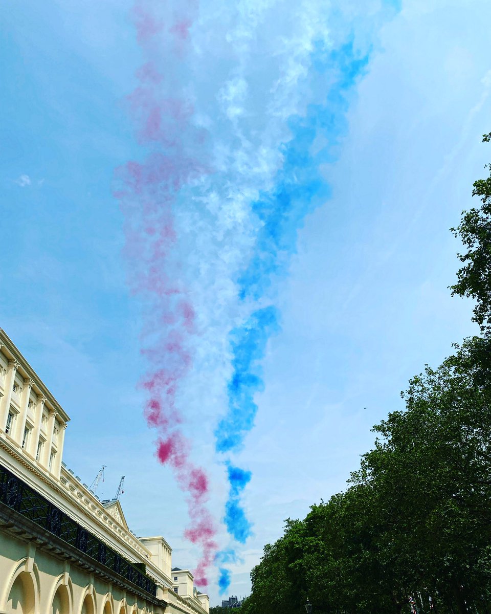 Red, white and blue <a href="/rafredarrows/">Red Arrows</a> 🇬🇧, what a fun filled weekend it has been
