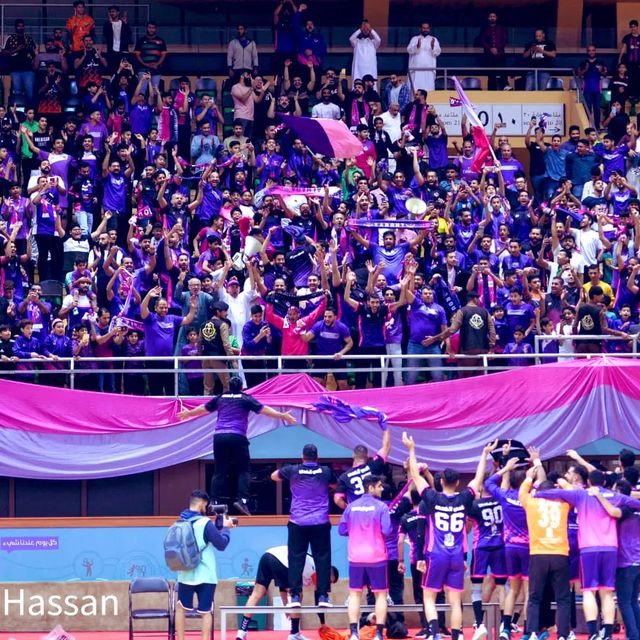 الأحتراف عندنا في كرة اليد شيل من هاللنقه وحط في هاللنقه لادراسه ولاتخطيط استنزاف مدخول الأستراجيه من دون دعم والبنيه التحتيه معدومه اغلب الأنديه بدون صالات بالمختصر ضغوط وتكاليف وربما تواجه الأنديه عجز مادي كبير اتمنى الدرس بعنايه قبل اتخاد اي قرار