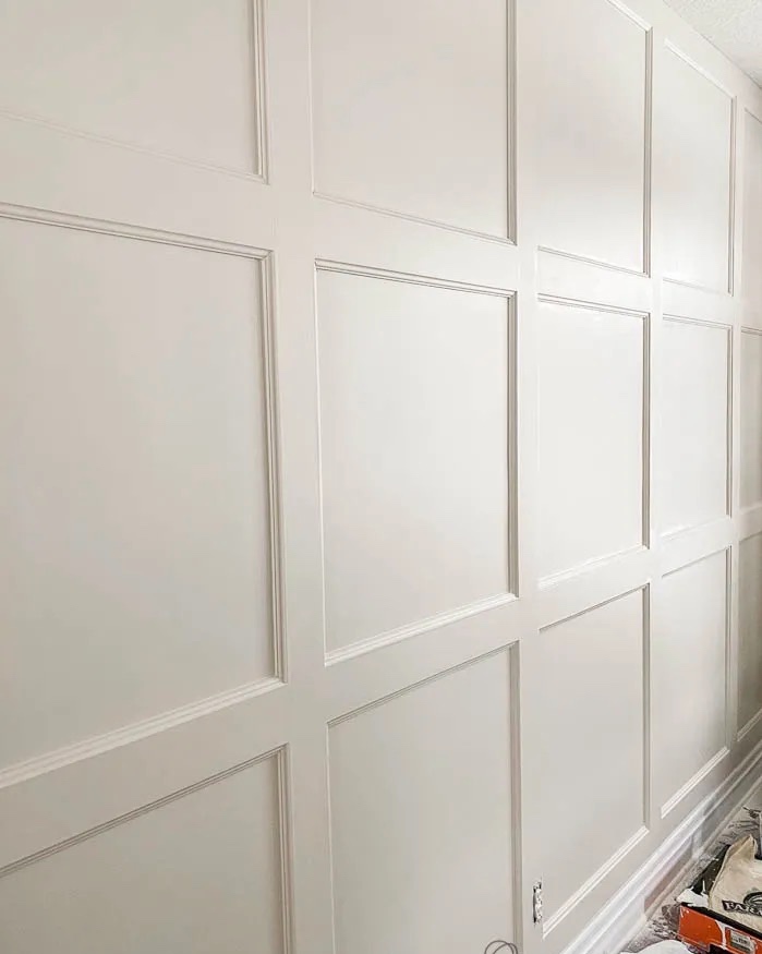 Looking for a way to make a statement in your home? Try creating an accent wall with #budgetfriendly #DIYwainscoting ! #accentwall #homedecor #DIYproject #wainscoting #modernwainscoting
zurl.co/RM3D