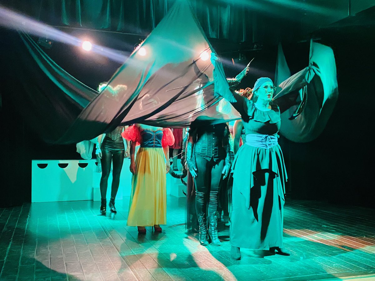 karine_emonet's tweet photo. She rocks Compagnie L'Aventurine 🔥⚡️ C’était un plaisir de finir la semaine devant votre #spectacle 2023, au #Theatre Blanche de Castille @villepoissy 🤩 Merci et bravo pour la créativité, l’histoire, les costumes, la mise en scène… #Feerie #Culture #Talents #MadeInPOISSY https://t.co/1Mmgmg6zJJ