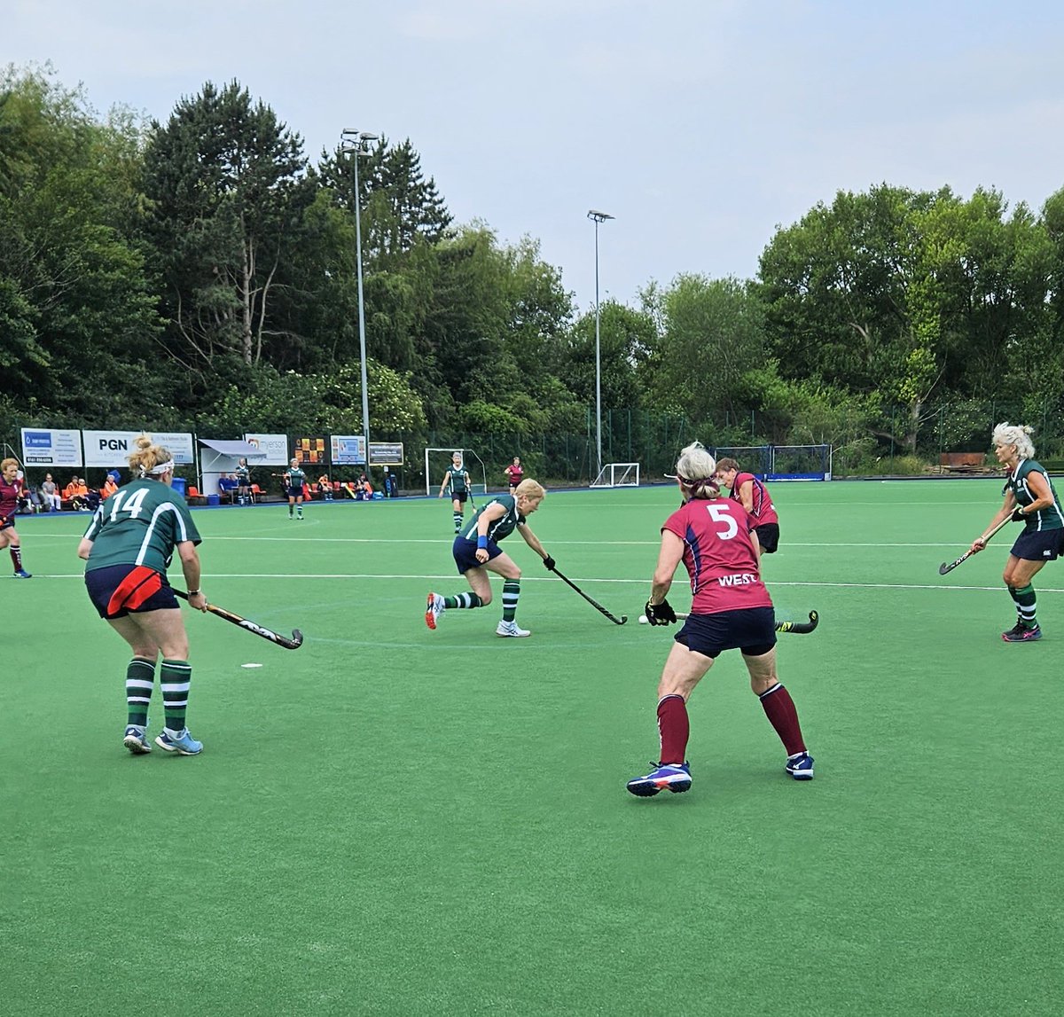 End of another fantastic weekends hockey hosting @englandhockey WO60s Area Masters. 👏 to winners @HockeyWestUK and RU @SE_HockeyUK #8teams #127players from #85clubs what a great advert for #hockey Thanks to all areas @NW_Hockey21 Officiating and the team who made it all happen